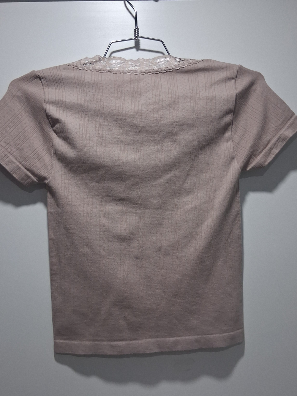 Wild Skye Lace-Trim Scoop Neck Tee in Mauve S - Picture 5 of 5